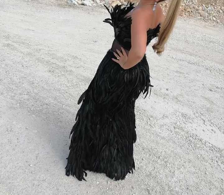 Рокля с кокоши пера