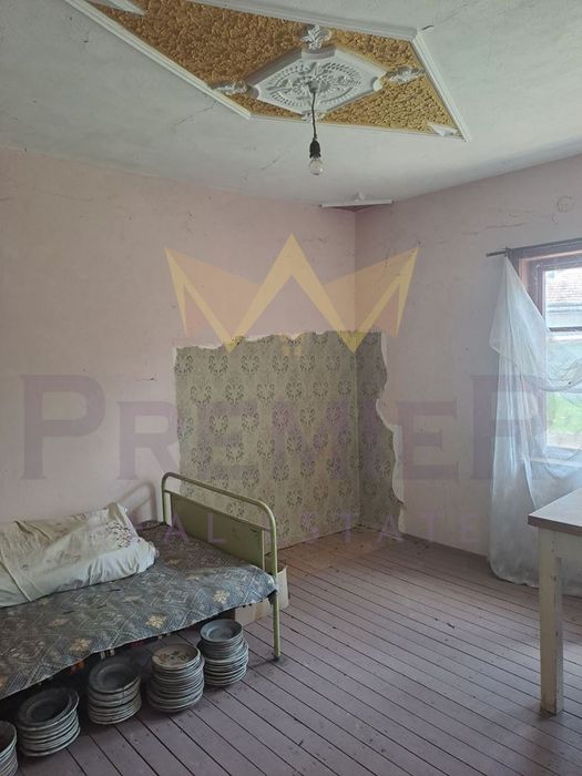 Къща в Варна, област-с.Пчелник площ 80 цена 40000