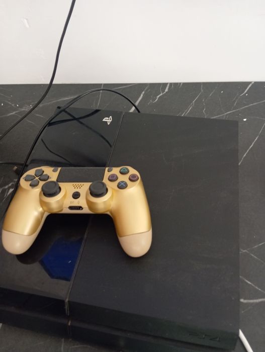 продам плейстейшен 4