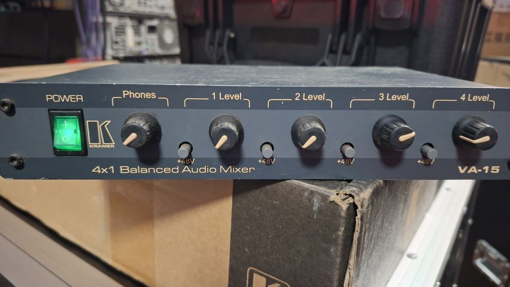 Mixer audio Kramer cu phantom