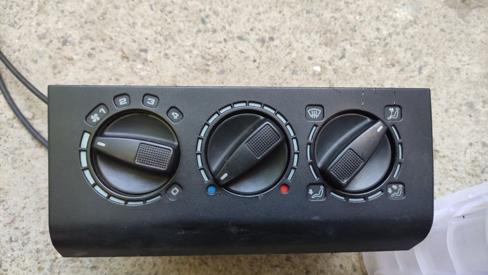 Детали / Запчасти на торпедо панель Passat B3