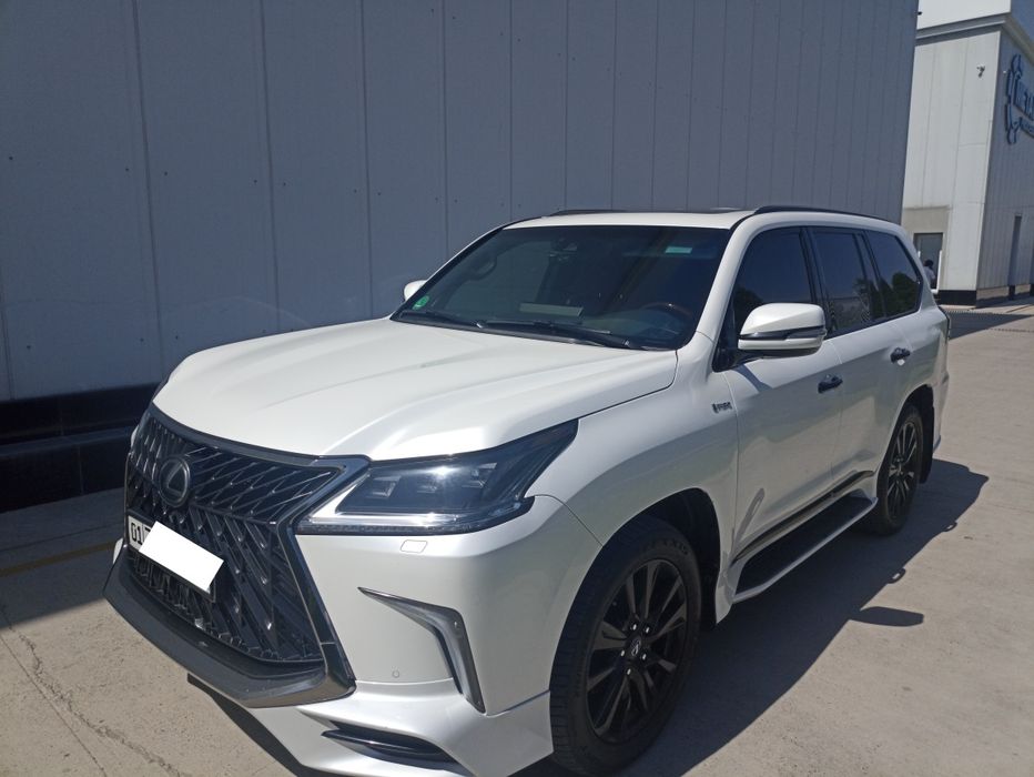 LEXUS LX 570 Kuro Black Edition S