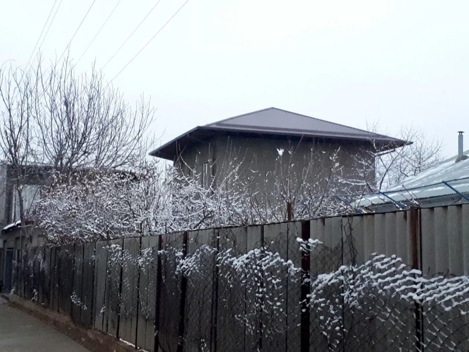 Продам дом/дача ; газ, свет, вода. 6 соток