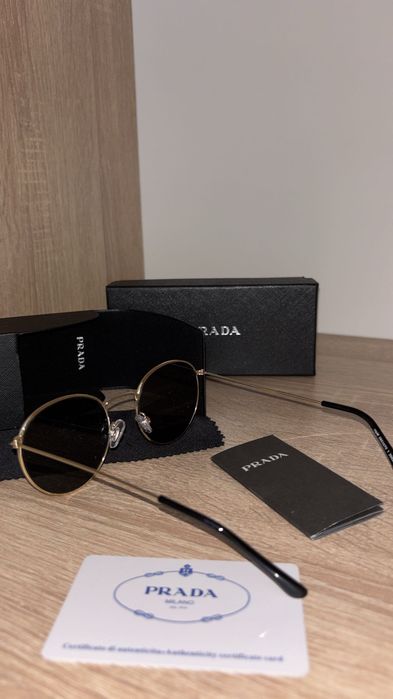 Ochelari de soare Prada