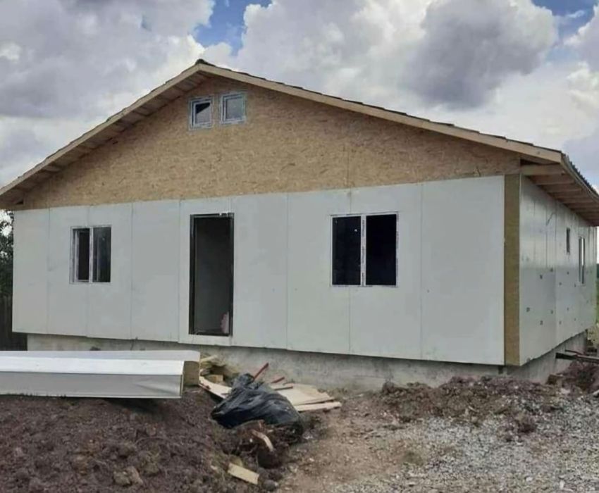 Case modulare din panouri sandwich