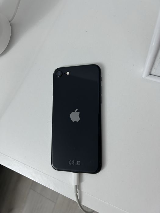 Vând Iphone SE 2020