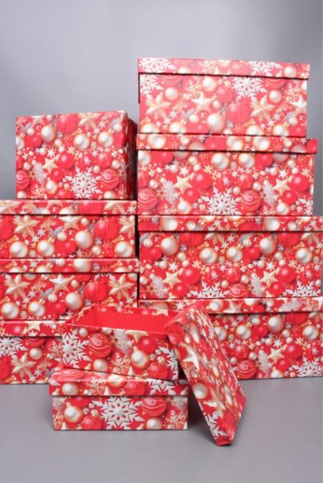 Набор подарочных коробок с новогодним дизайном