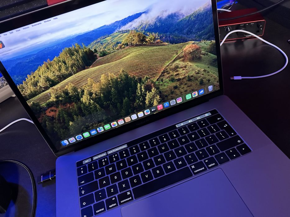 Macbook pro 2016 touch bar 15 inch