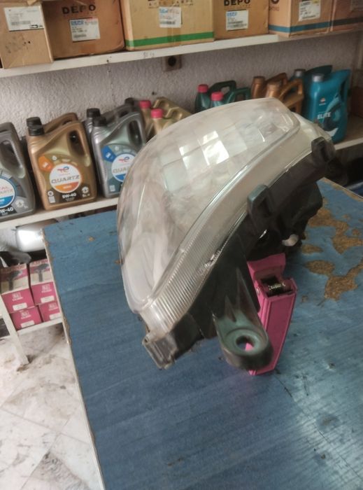 Тойота приюс ляв фар от 2005 до 2009