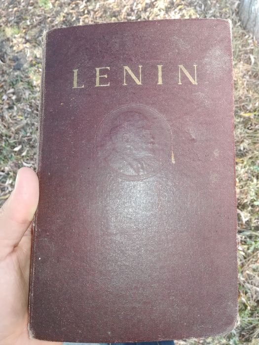 Carte LENIN veche 1950.