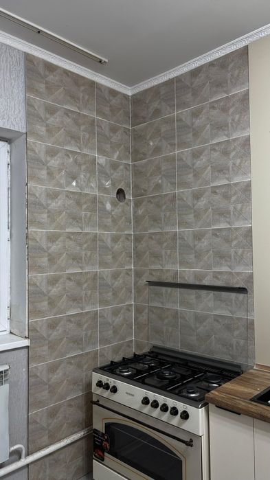 Кафельщик кафель жабыстырамыз