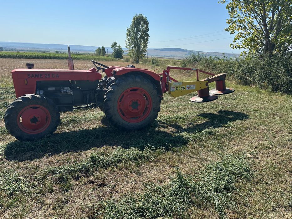 Vând tractor 4x4, în stare foarte bună de funcționare, împreună cu cositoare și greblă.