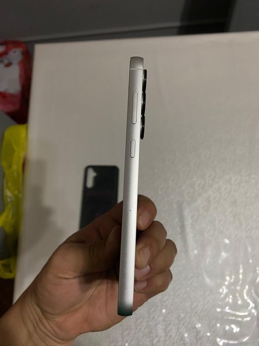 Продам смартфон Самсунг с 23 фе