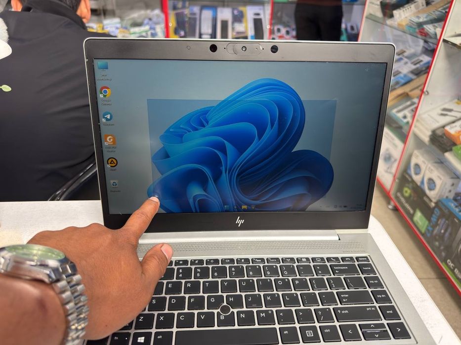 HP elitebook ryzen 7 pro 3750U 8/256SSD sensorlik ekran holati zoʻr