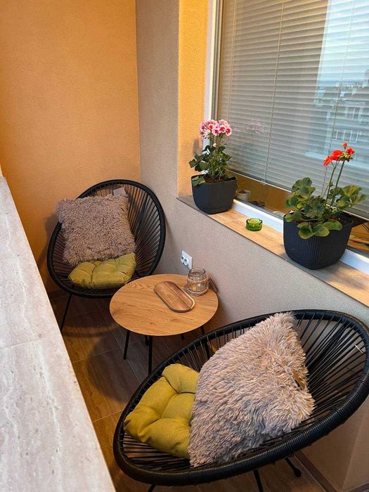 Комплект за балкон – 2 стола + масичка + възглавници