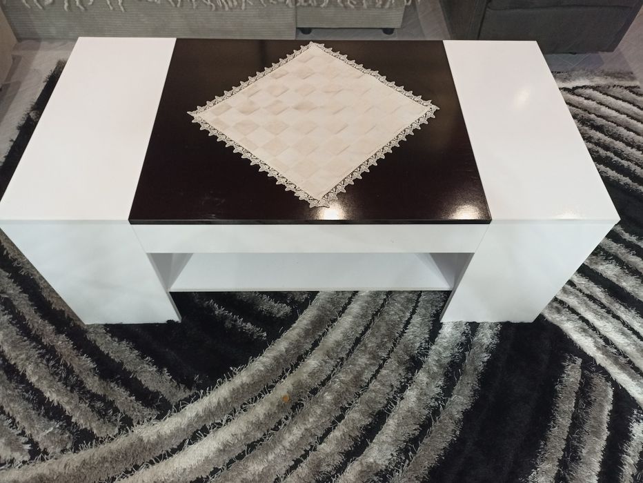 Холна маса -черно-бяла