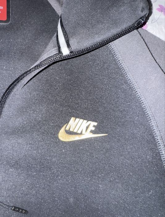 Продавам Nike thech
