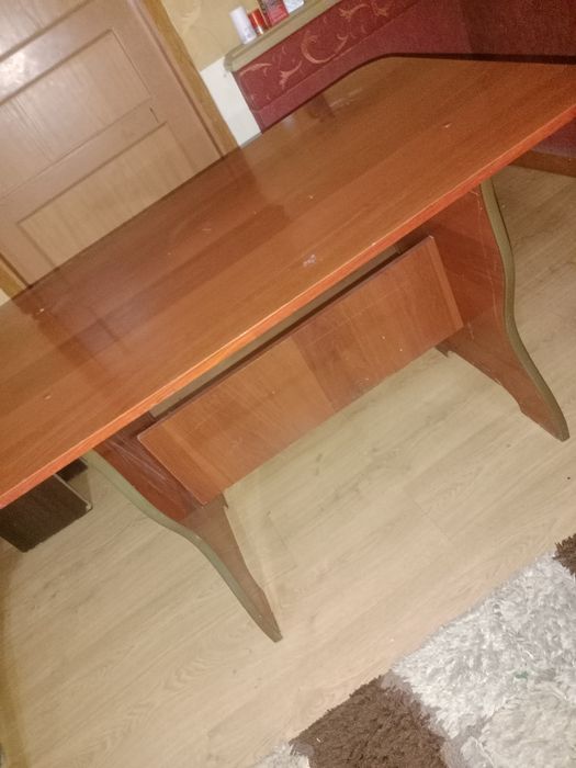 Продам стол на кухню