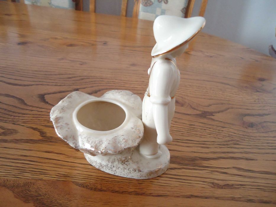 Порцеланова фигура с позлата