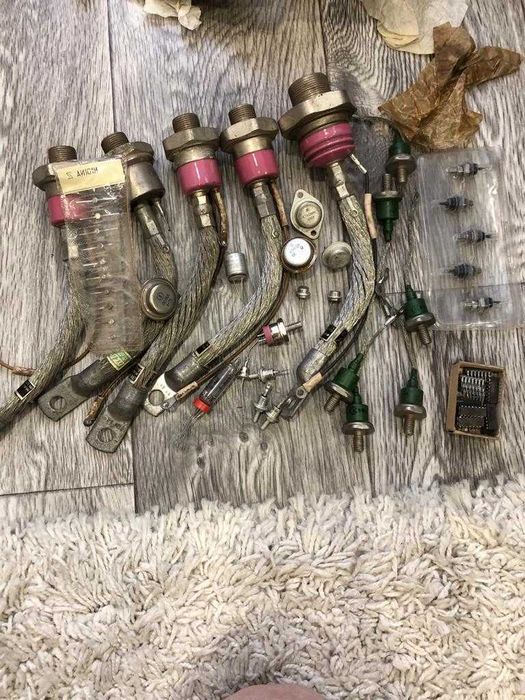 Продаю Радиодетали