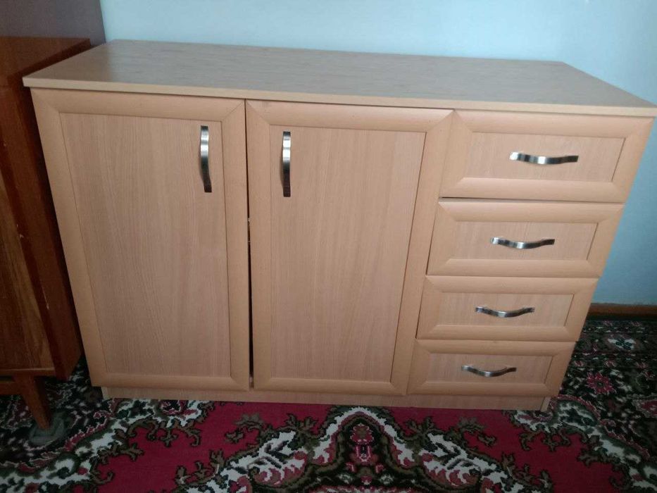 Тумба универсальная для хранения постельного белья и одеял.