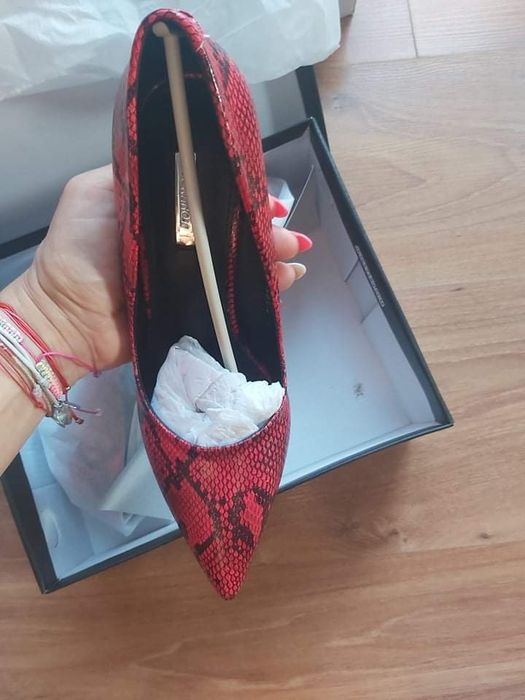 Елегантни обувки на ток