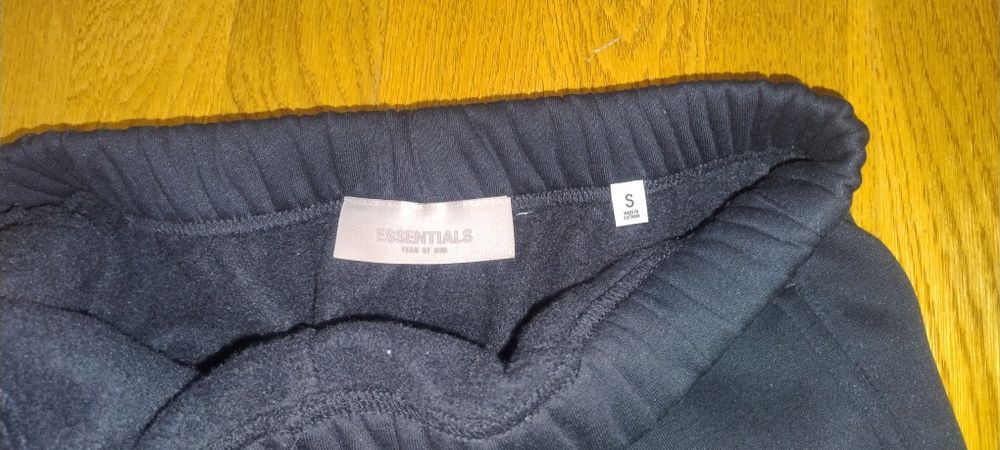 Pantaloni essentials