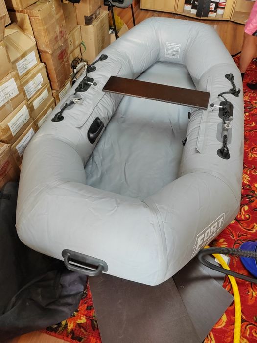 Лодка ПВХ надувная.