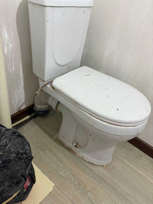 унитаз холати яхши бутун синмаган