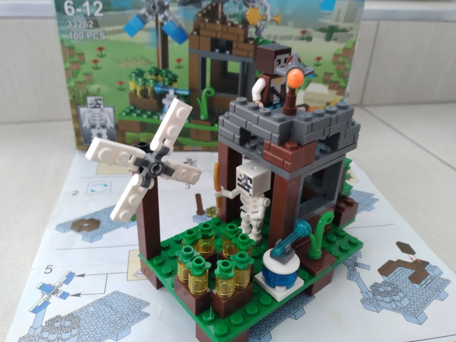 Три конструктора тип LEGO