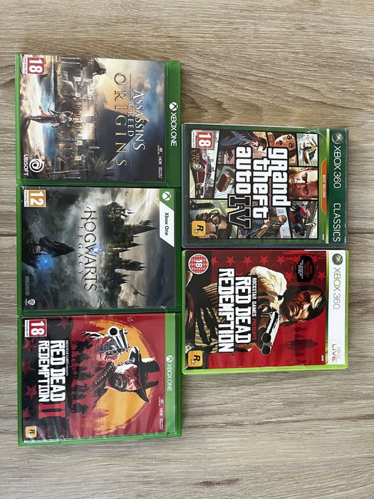 Xbox One S 1TB + 2 контролера + 5 игри + зарядна станция + кутия