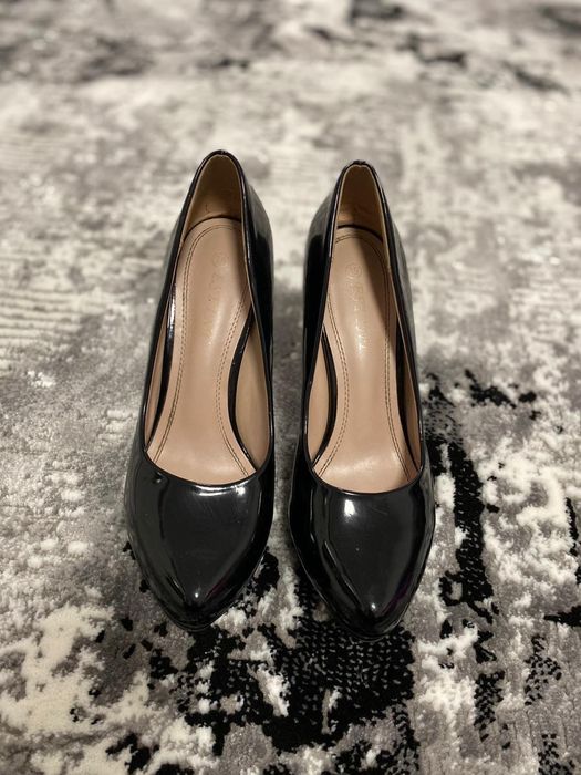 Pantofi  negri lucioși