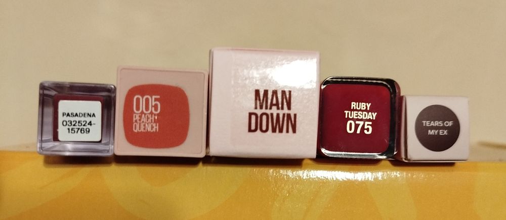 Кутия с козметика , червила