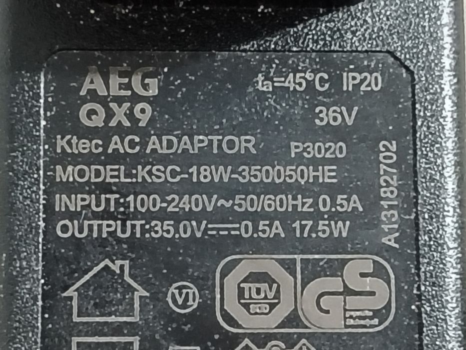 Acesta este un incarcator original Ktec 35v  (model KSC-18W-350050HE), utilizat pentru aspiratoare verticale AEG și Electrolux .