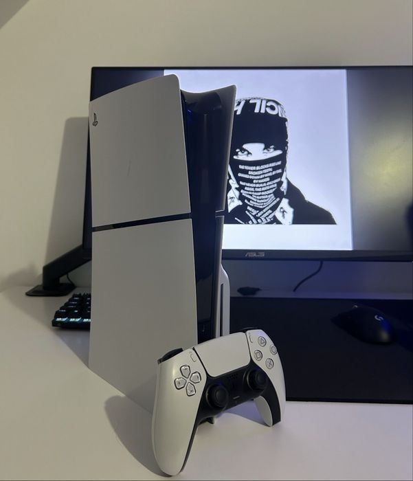 Vand ps5 slim ca nou