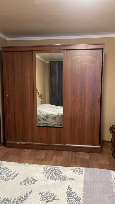 Шкаф - купе 3 створки с зеркалом