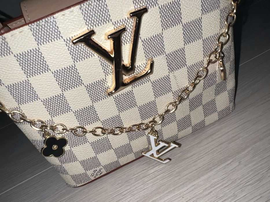 Poseta Louis Vuitton noua