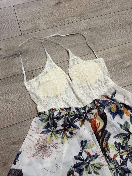 Salopetă de vară cu dantelă alb top și pantaloni scurți