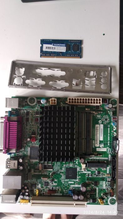 Материнская плата Atom Intel D525