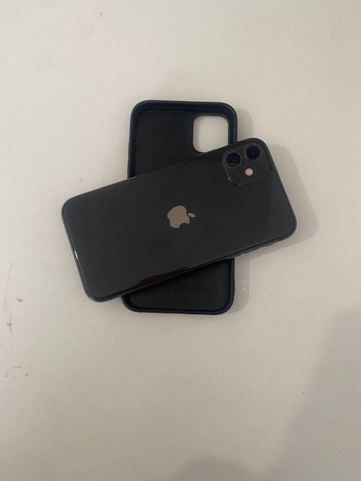 Айфон 11 черрний цвет