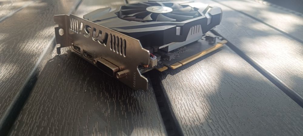 Placa video MSI GTX 1050 Ti – Defectă / Pentru piese / Cooler complet