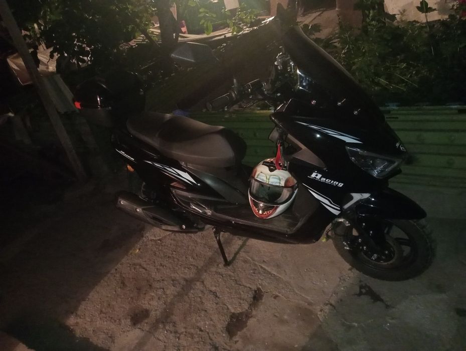 Продам Макси Скутер