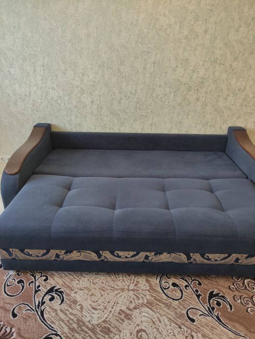 Диван раскладной в хорошем состоянии