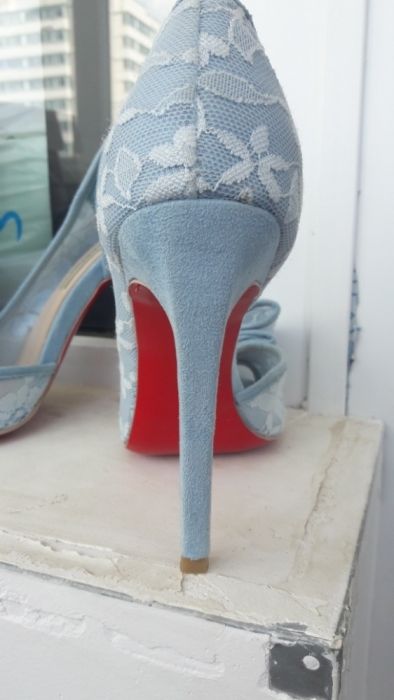 Продам туфли-босоножки