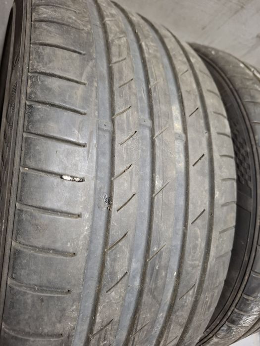 2 Бр Летни гуми 235/35/19