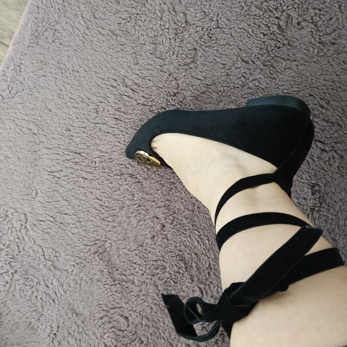 Balerini cu vârf ascuțit și barete (ankle strap) de la brandul Tata It