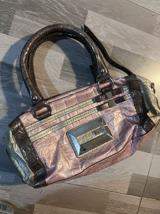 Дамска чанта Guess с флорални детайли