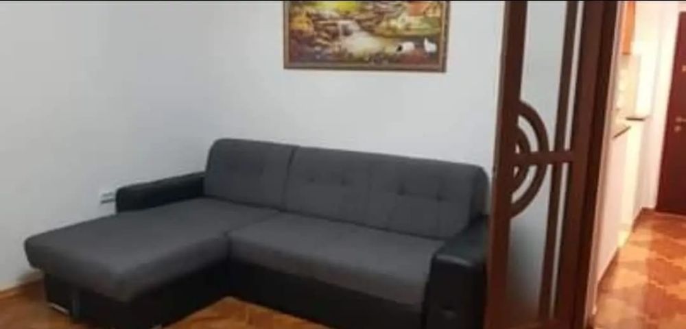 Închiriez apartament 3 camere!