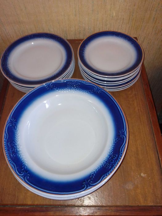 Продам комплект 18 тарелок