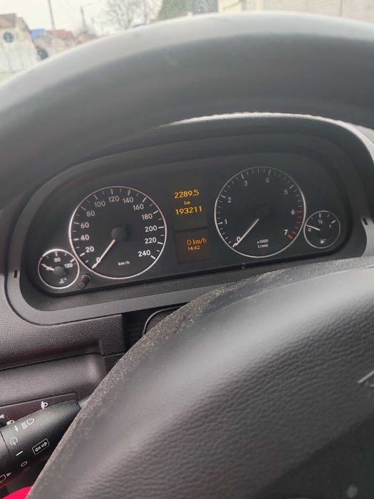 Vând Mercedes A 160